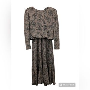 Worn once , feels rich and silky- classy look perfect to accessorize in!